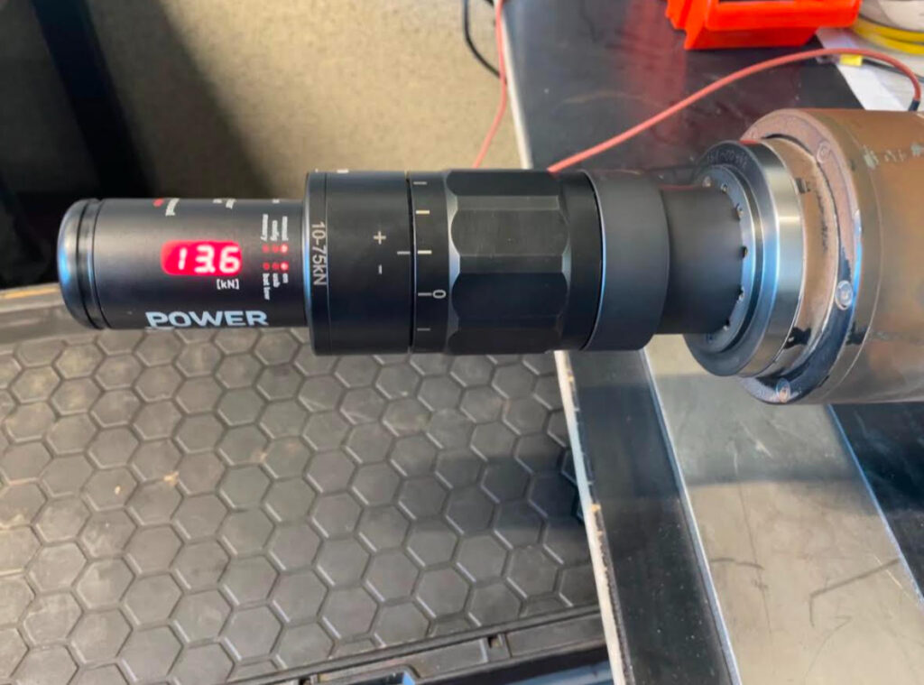 pomiar siły zacisku narzędzia wrzeciona