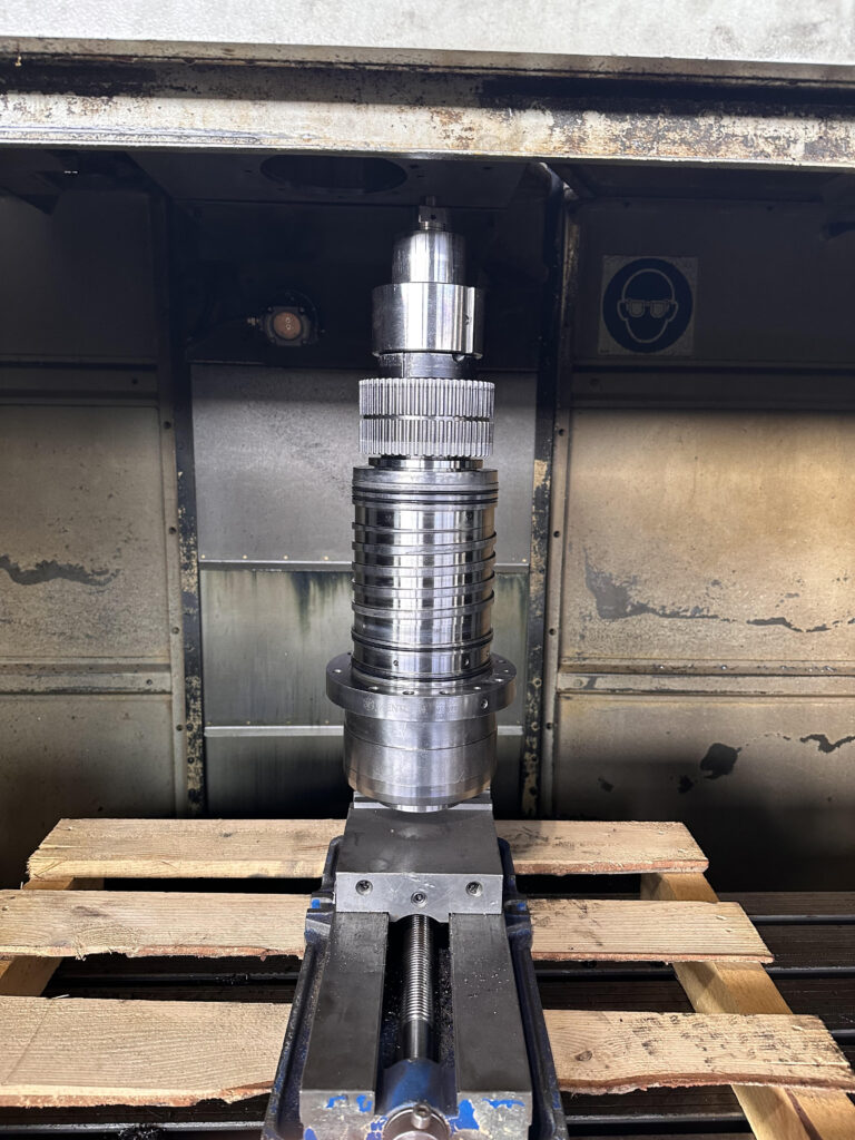 Naprawa wrzeciona KENTURN KC1508H