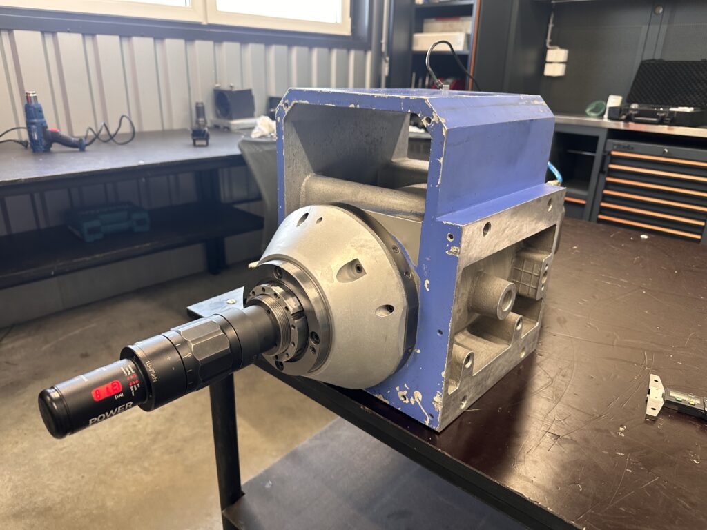 Pomiar siły zacisku stożka HSK63F wrzeciona HEIAN