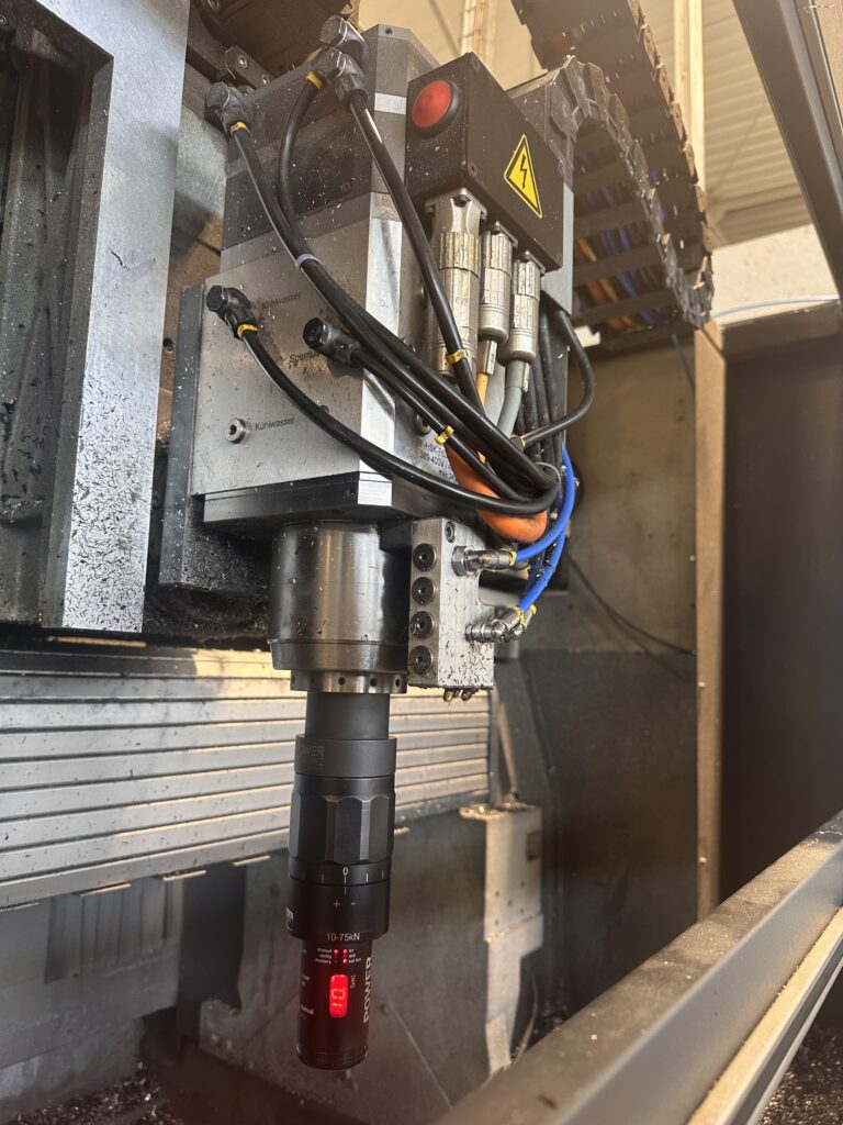 Pomiar siły zacisku stożka HSK63F wrzeciona RECKERTH