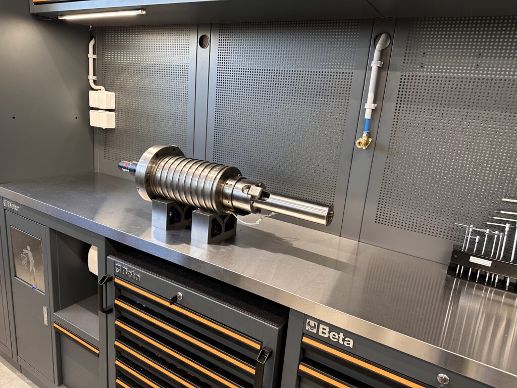 naprawianie wrzeciona mazak