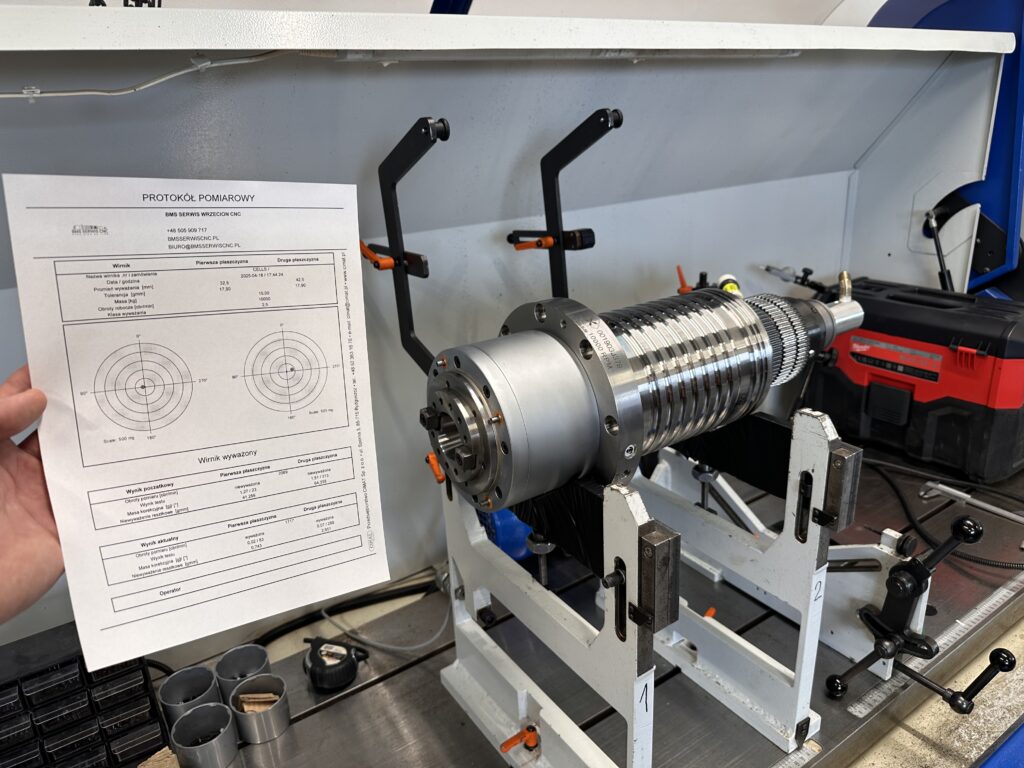 Porównanie drgań wrzeciona przed i po wyważeniu
