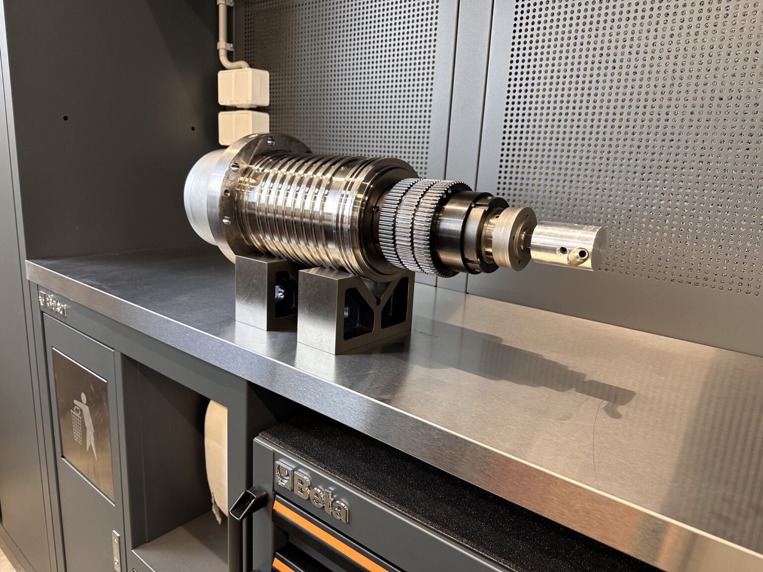 Naprawa wrzeciona CNC marki ROYAL CELLS – regeneracja, pomiary, testy