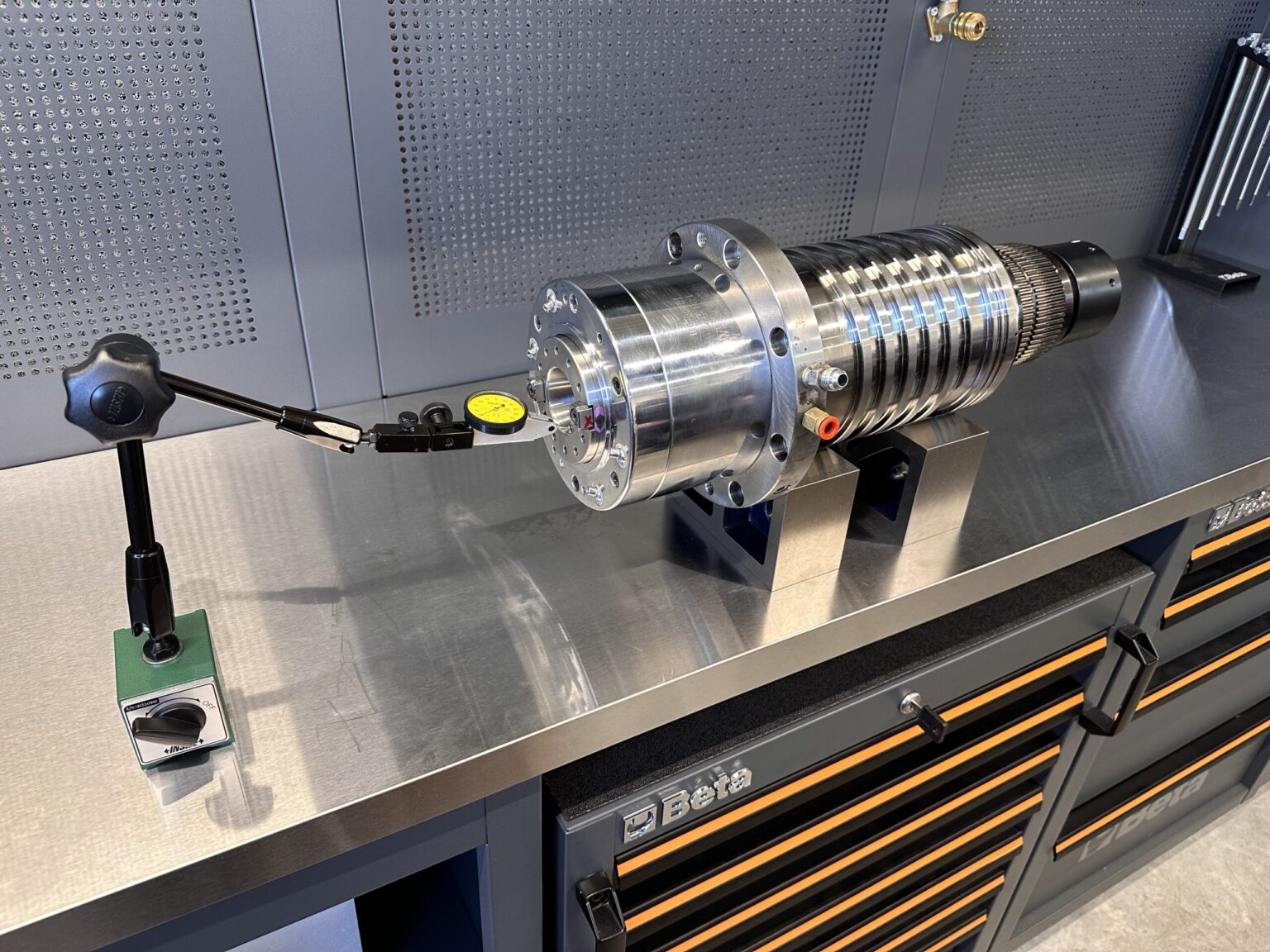 Regeneracja wrzecion CNC – pomiar bicia