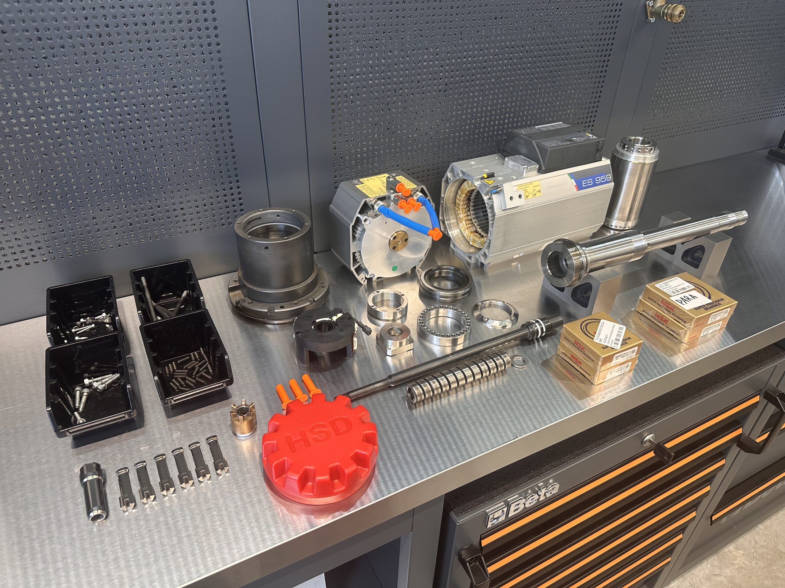 Regeneracja wrzecion HSD – przygotowanie komponentów