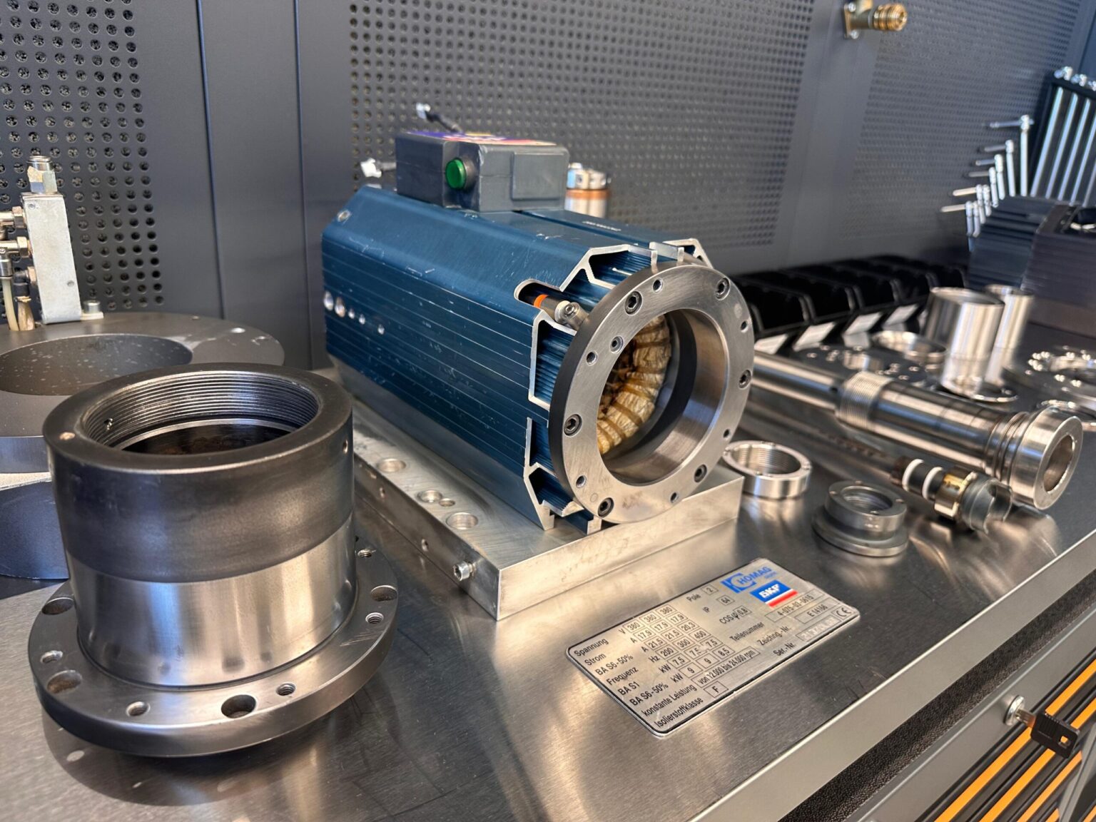 Końcowa kontrola elektrowrzeciona CNC po serwisie Serwis elektrowrzecion CNC – kontrola końcowa