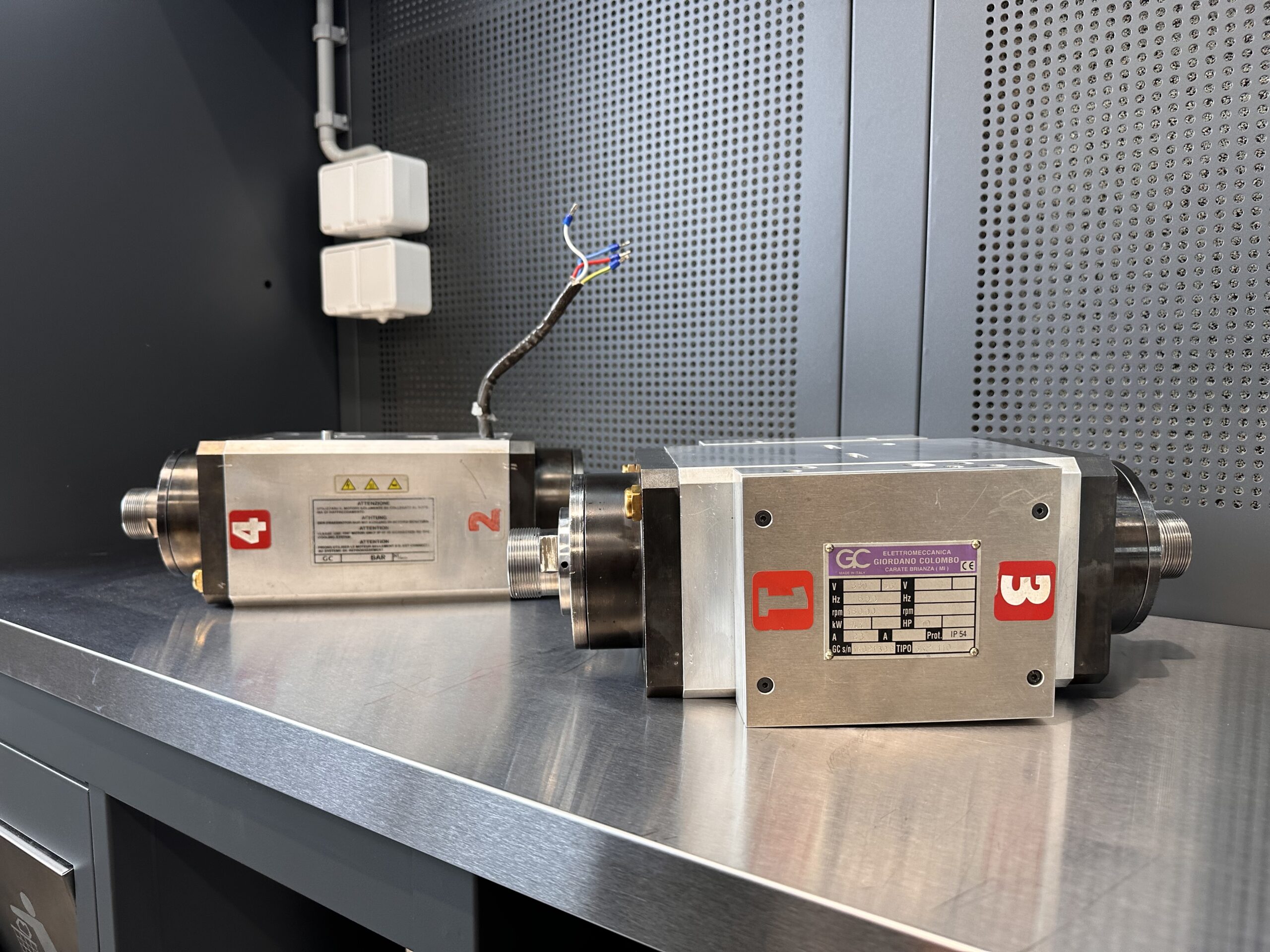 Kompleksowy serwis dwóch wrzecion GIORDANO COLOMBO z gwintem ER32 Dwa wrzeciona GIORDANO COLOMBO z gwintami ER32 podczas serwisu